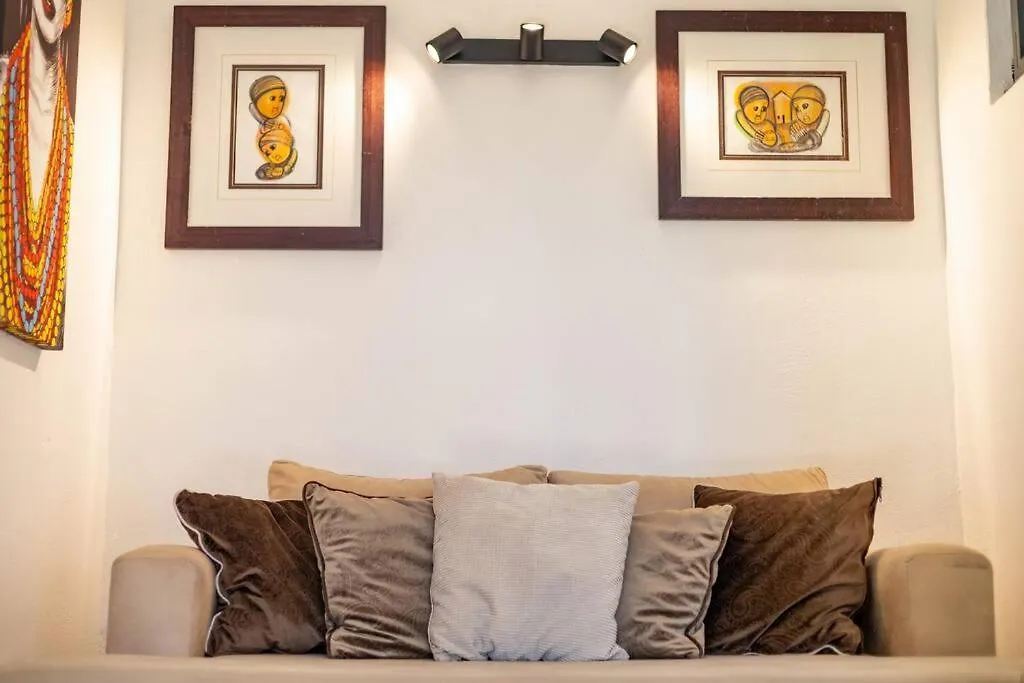 Charming 2 Bedroom, Garden Cottage, Camps Bay, Cape Town, South Africa 0*,  Νότια Αφρική