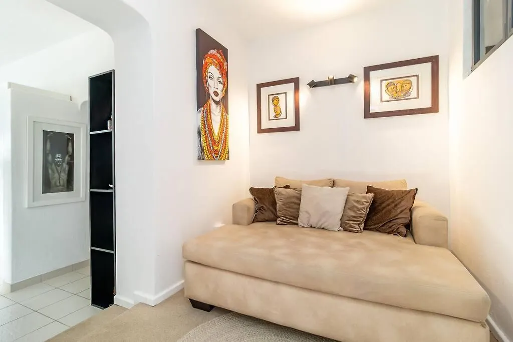 Charming 2 Bedroom, Garden Cottage, Camps Bay, Cape Town, South Africa Διαμέρισμα