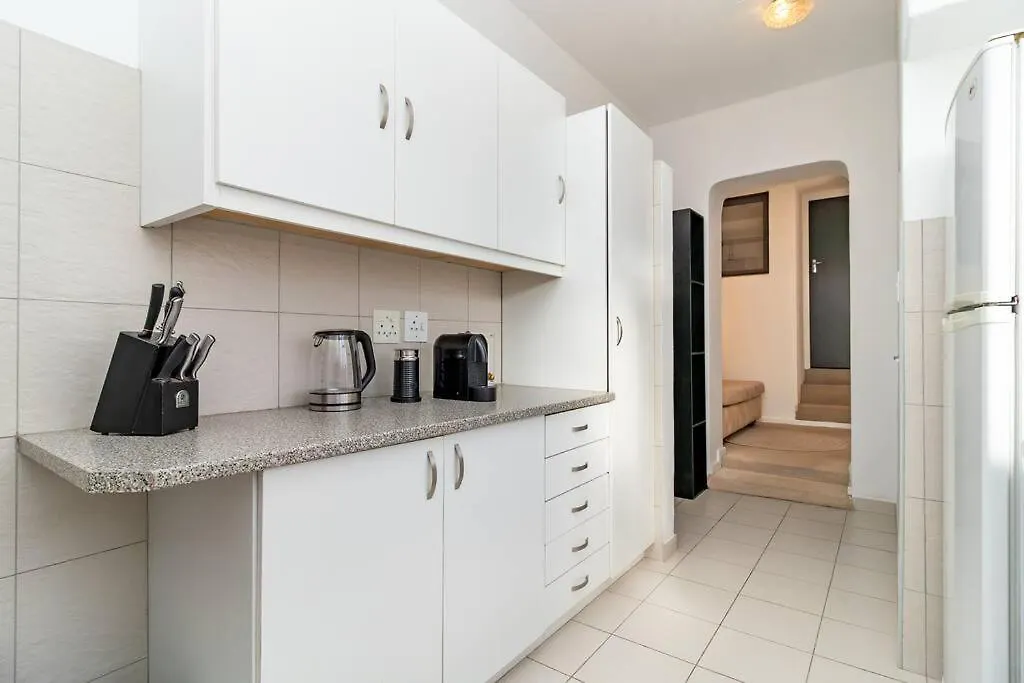 Διαμέρισμα Charming 2 Bedroom, Garden Cottage, Camps Bay, Cape Town, South Africa