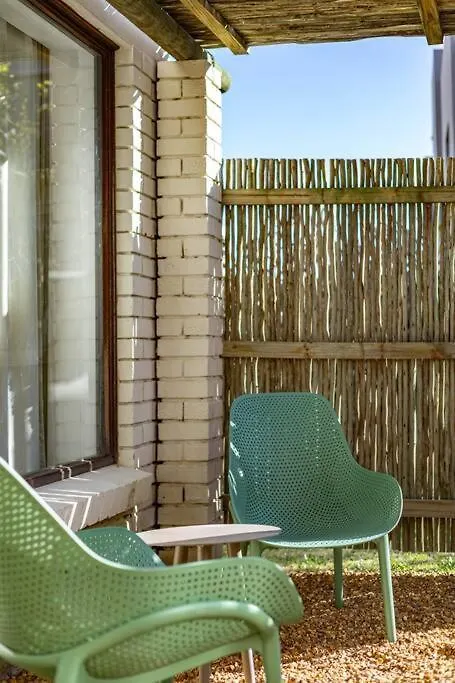 Charming 2 Bedroom, Garden Cottage, Camps Bay, Cape Town, South Africa 0*,  Νότια Αφρική