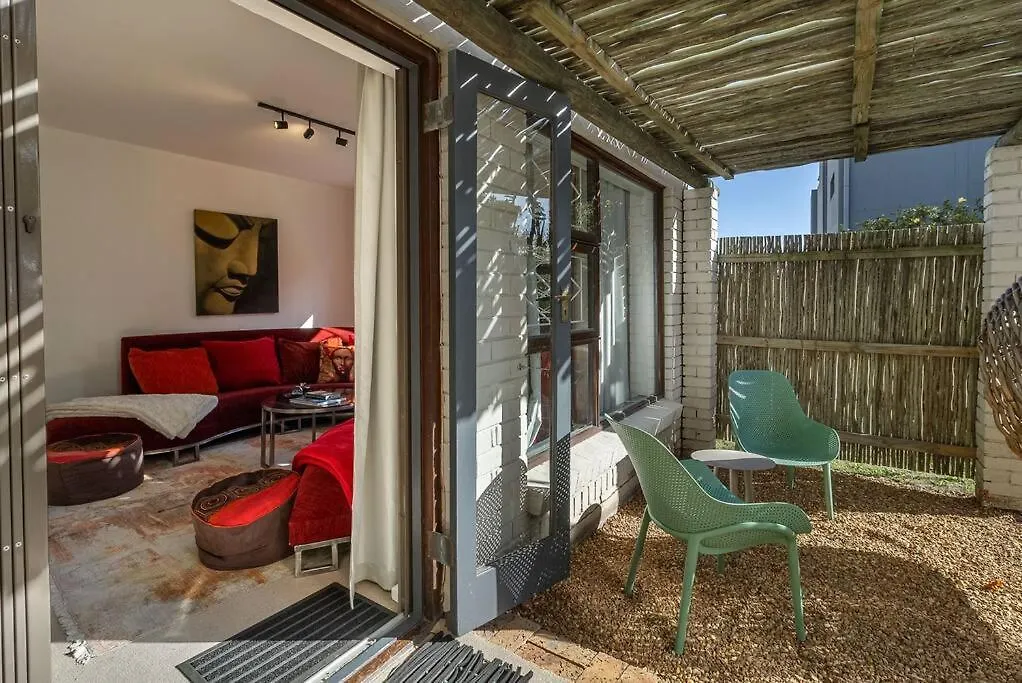 Charming 2 Bedroom, Garden Cottage, Camps Bay, Cape Town, South Africa Διαμέρισμα